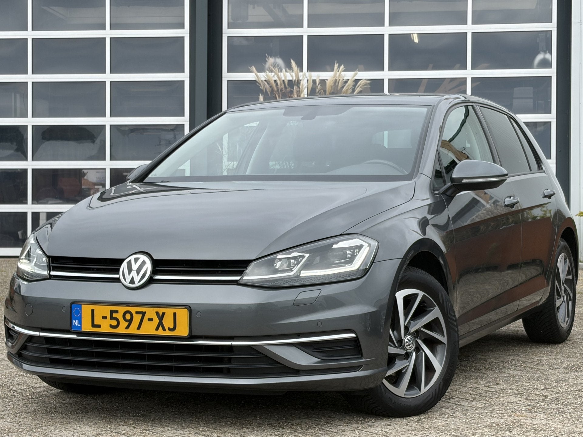 Volkswagen Golf 1.0 TSI Comfortline Business 110pk DSG | Vir, Stof, Gebruikt, 620 kg, Bedrijf