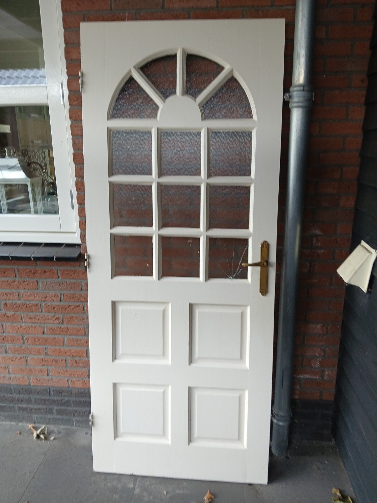 Witte houten buitendeur met glas en klassieke klink, Ophalen, Gebruikt, 80 tot 100 cm, Buitendeur