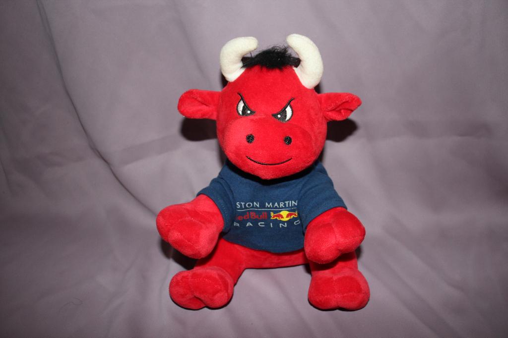 Aston Martin Red Bull Racing Knuffel - 26cm Max verstappen, Overige typen, Ophalen of Verzenden, Zo goed als nieuw, Middelgroot (20 tot 80 cm)