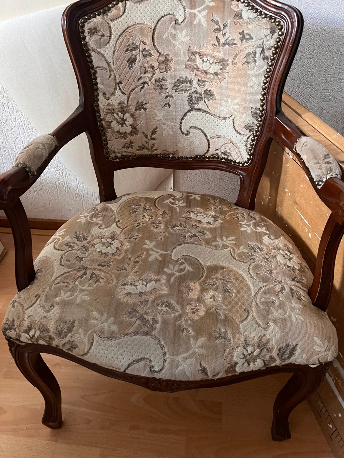 Klassieke vintage fauteuil – beige/goud gebloemd, Ophalen