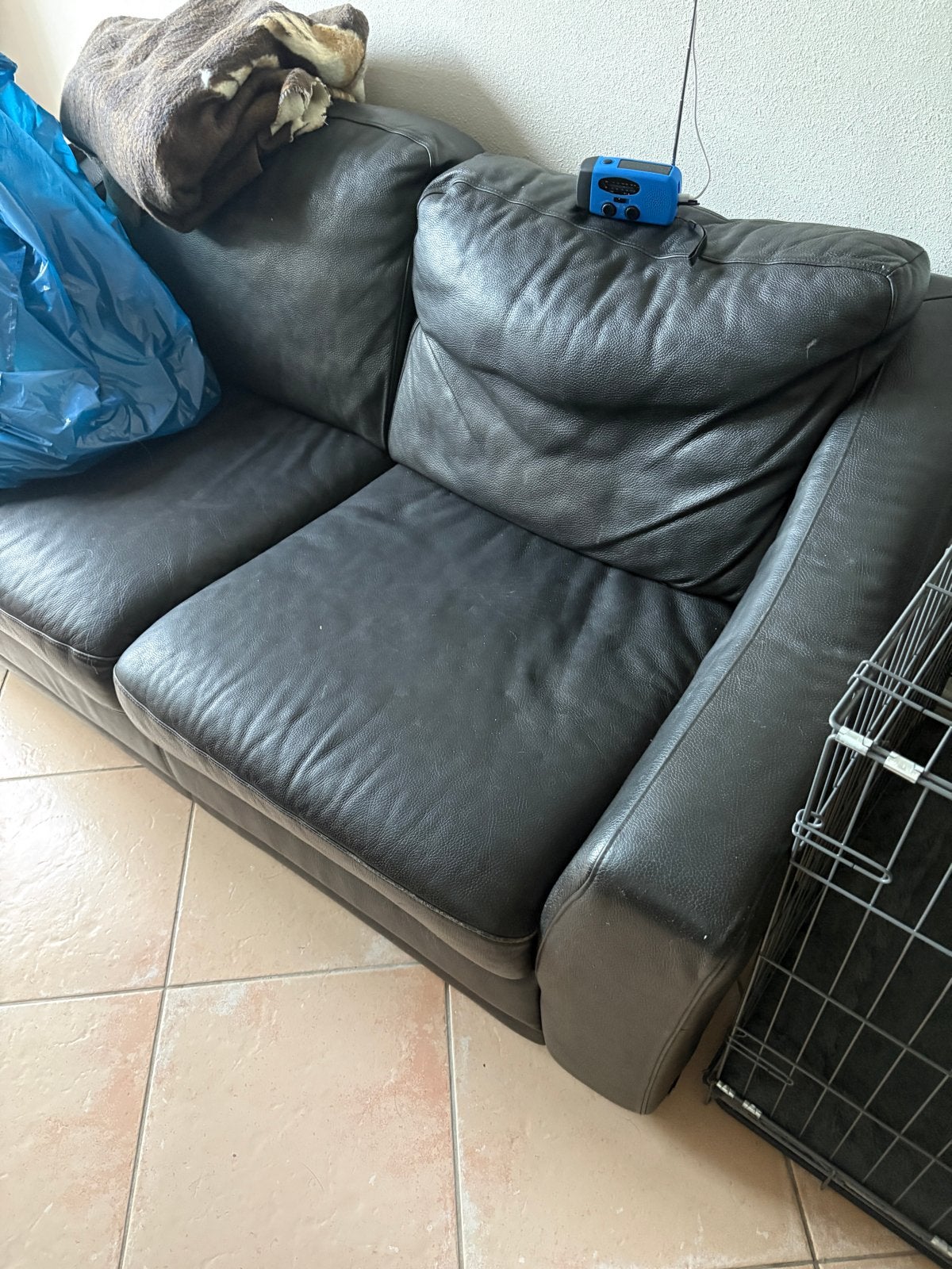 Comfortabele zwarte leren bank - 2-zits, Ophalen, Gebruikt, 150 tot 200 cm, Tweepersoons