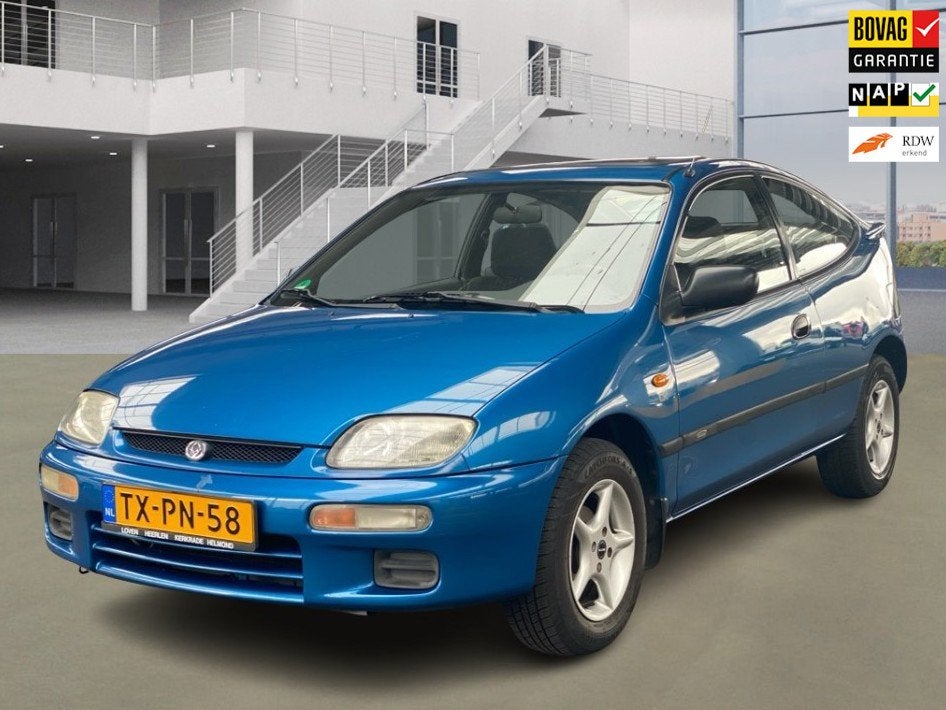 Mazda 323 1.5i P LX 1e Eigenaar Youngtimer +NAP NL-auto, Auto's, Mazda, Stof, 4 cilinders, Handgeschakeld, Blauw