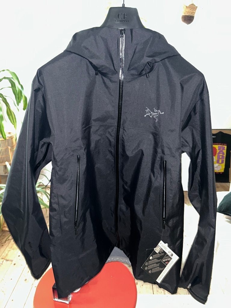 Arc’teryx beta sl jacket (Nieuw maat L) Origineel, Ophalen of Verzenden, Nieuw, Maat 52/54 (L), Zwart
