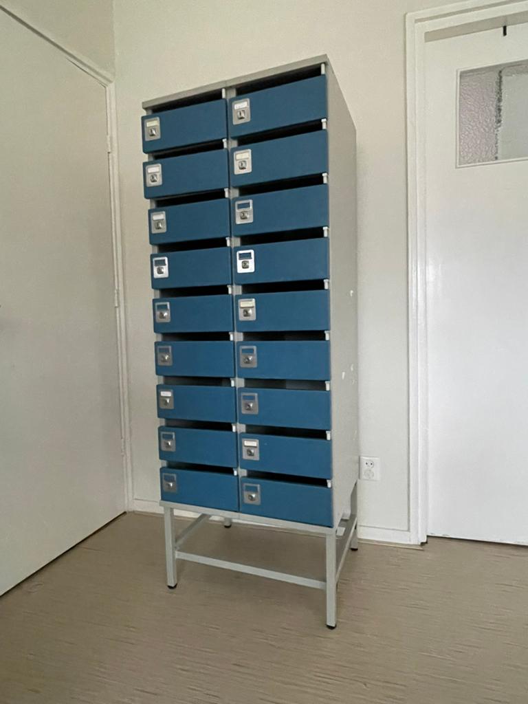 Tweedehands brievenbus locker 18 vakken, Ophalen, Gebruikt