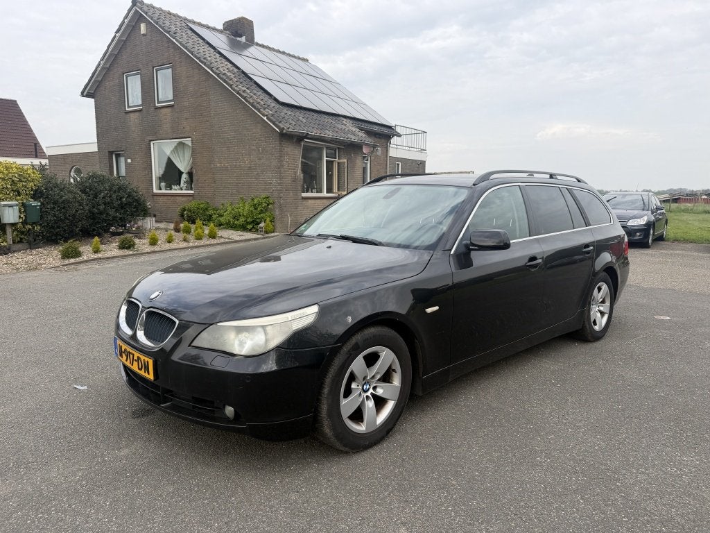 BMW 5 Serie Touring 525i Executive AUTOMAAT (bj 2004), Auto's, Automaat, Gebruikt, Zwart, 2000 kg