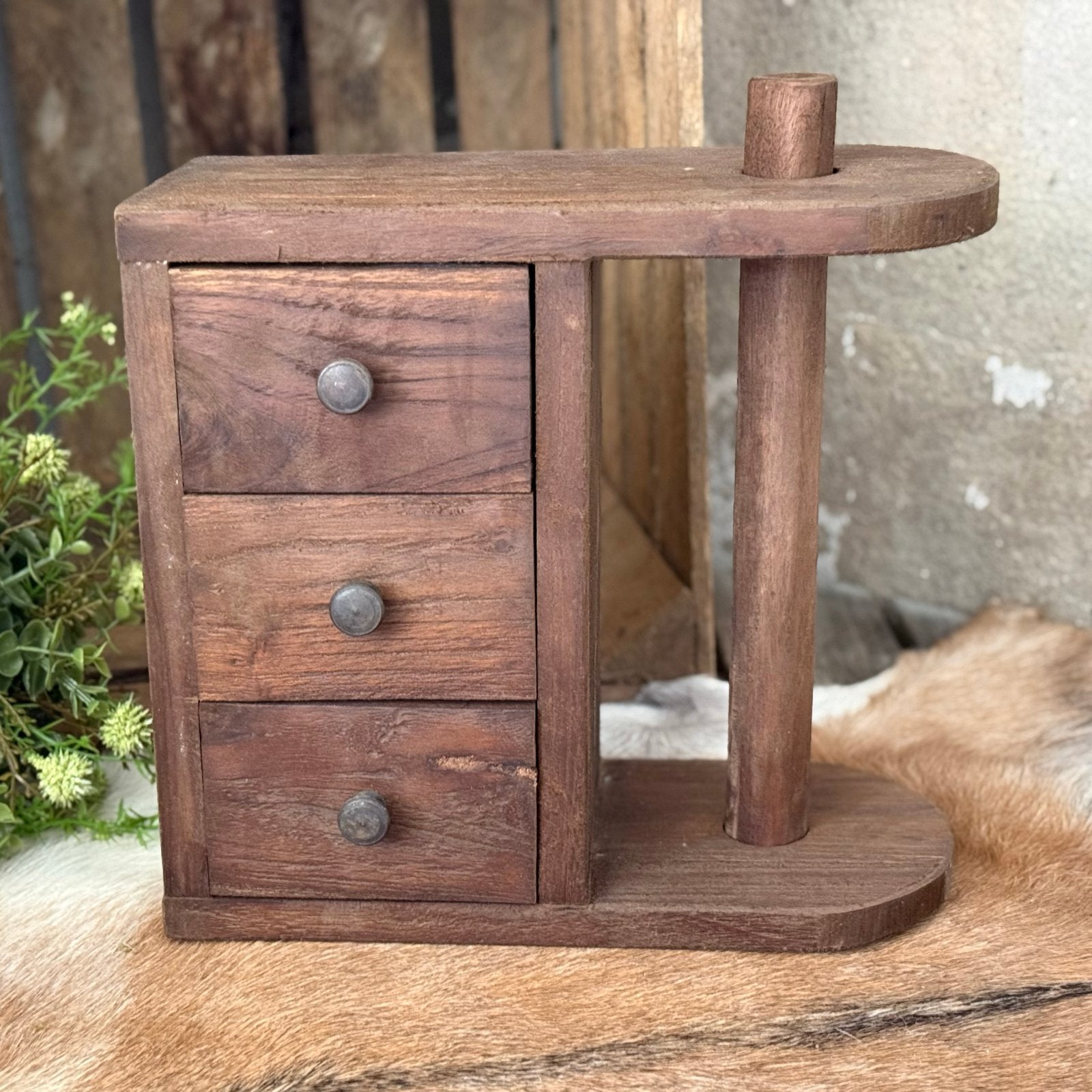 Landelijke houten gruttersbak met 3 laden en keukenrolhouder, Hout, -, -, Nieuw