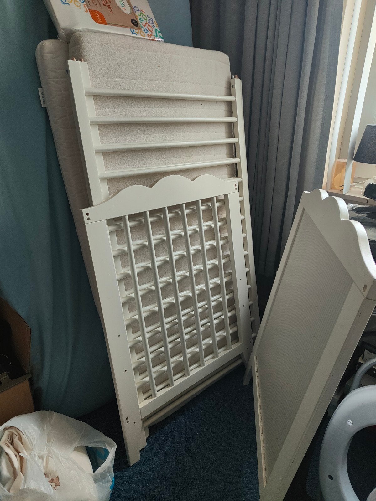 Wit baby ledikant met matras - Zo goed als nieuw, Huis en Inrichting, Ophalen, Wit, 190 cm of minder, Zo goed als nieuw