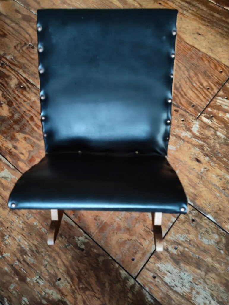 zwart vintage voetenbankje, houten frame, zitting leer/skai?, Ophalen, Minder dan 50 cm, Gebruikt, Minder dan 50 cm