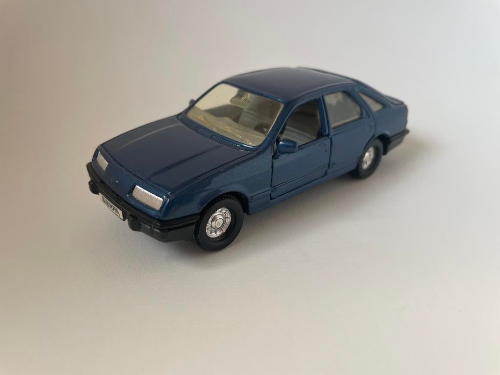 model Ford Sierra 2.3 Ghia, 5-deurs, blauw, Corgi 1/32, Ophalen of Verzenden, Gebruikt, Auto, Corgi