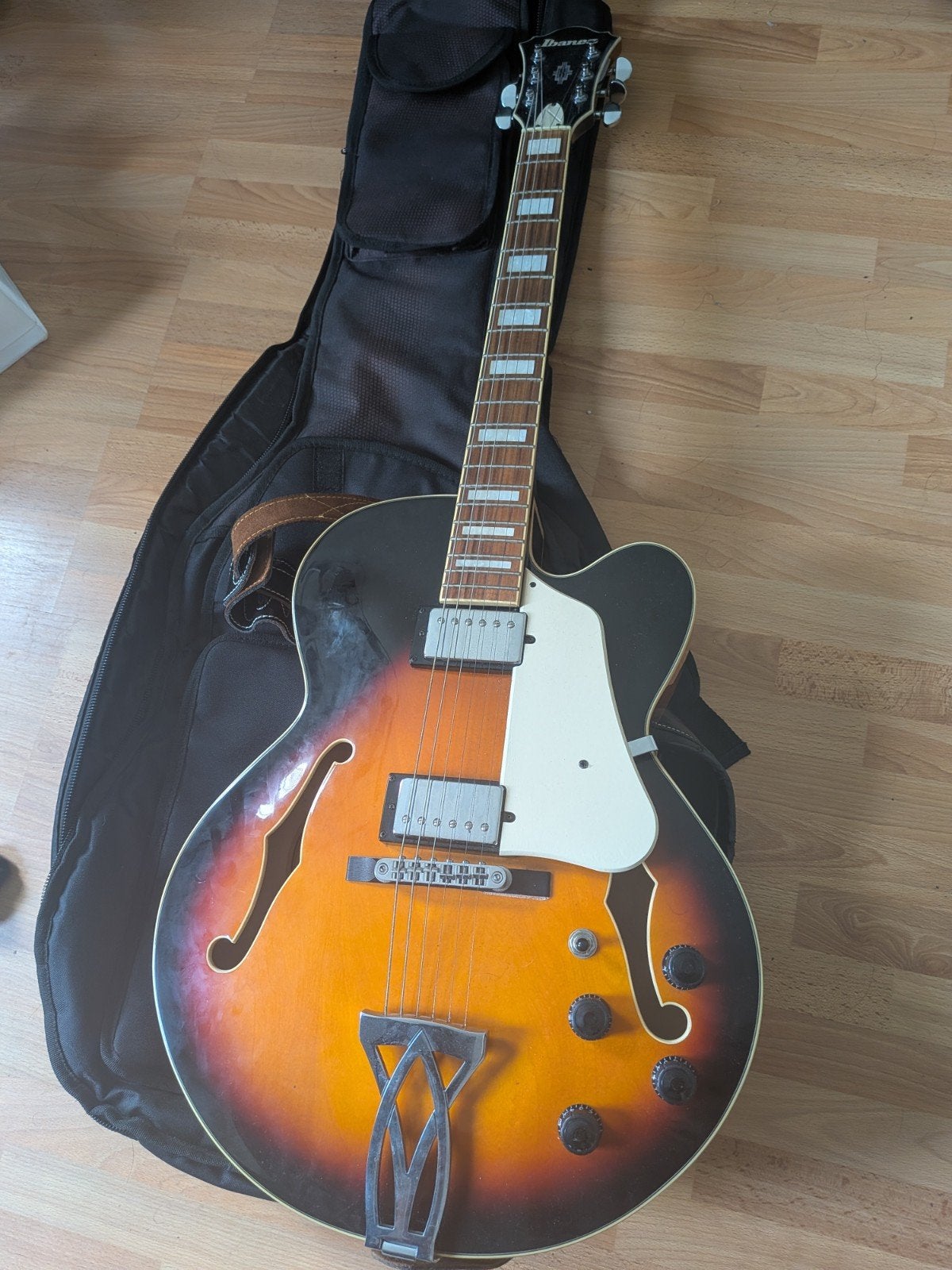 Ibanez AF 75 in excellent condition, Ophalen, Zo goed als nieuw, Minder dan 50 watt