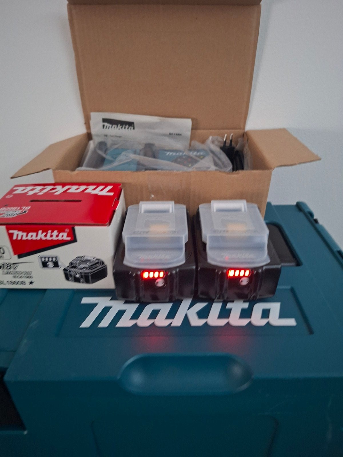 Makita Accu's en Oplader Set - Nieuw in Doos, Ophalen of Verzenden, Nieuw