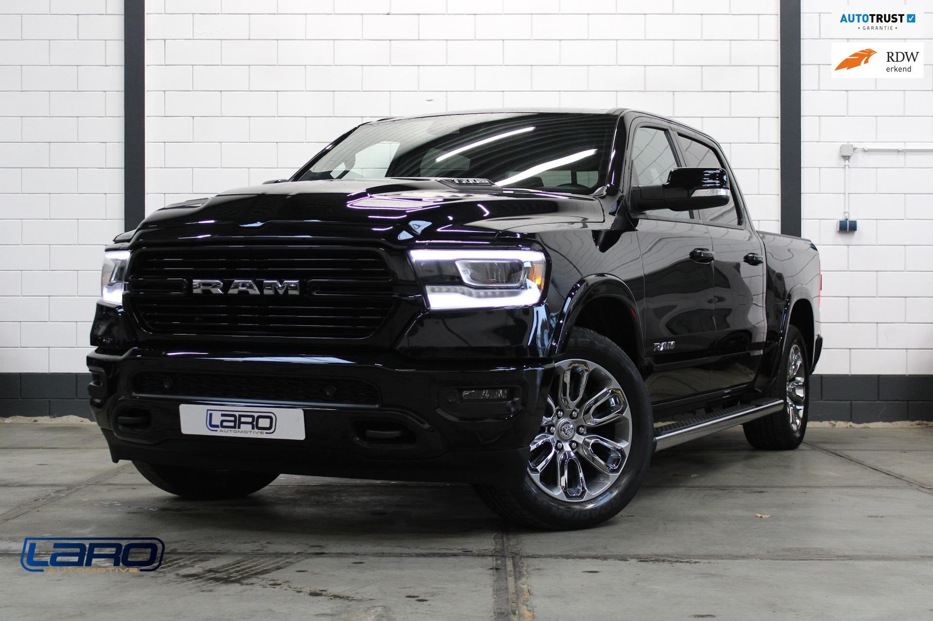 Dodge Ram 1500 5.7 V8 4x4 Crew Cab Laramie | 12" Scherm Prin, Auto's, Automaat, Dealer onderhouden, Gebruikt, 5654 cc