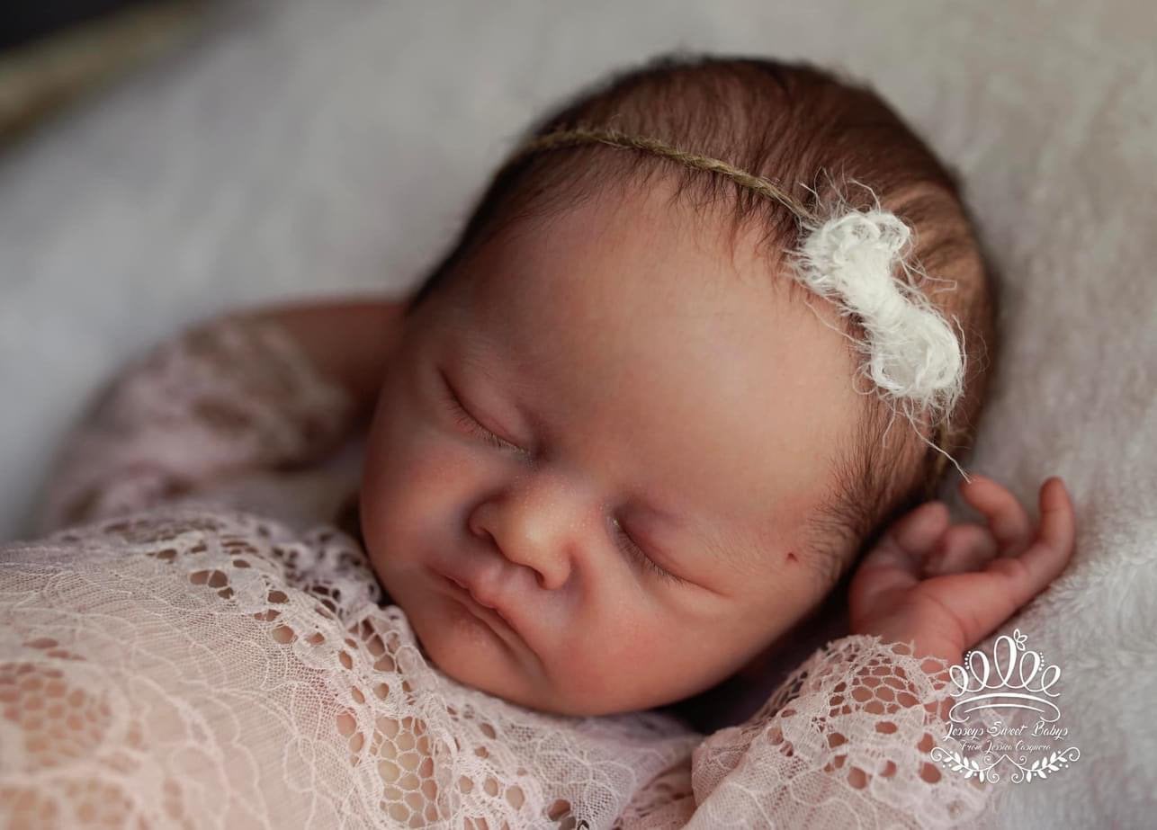 Reborn baby pop Charlotte door Jessica Casquerro, Verzamelen, Ophalen of Verzenden, Zo goed als nieuw, Pop, Levensecht of Reborn