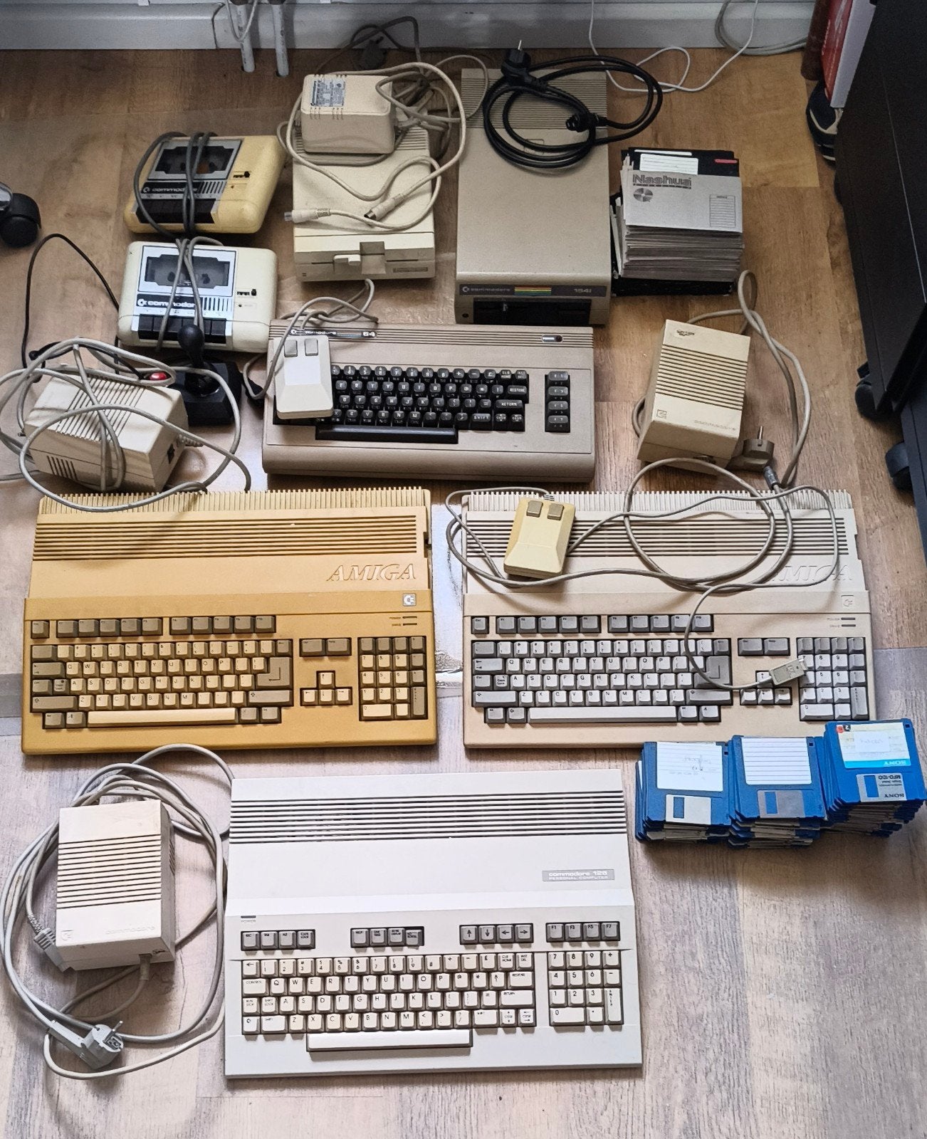 Verzameling Commodore computers met randapparatuur, Computers en Software, Ophalen, Commodore