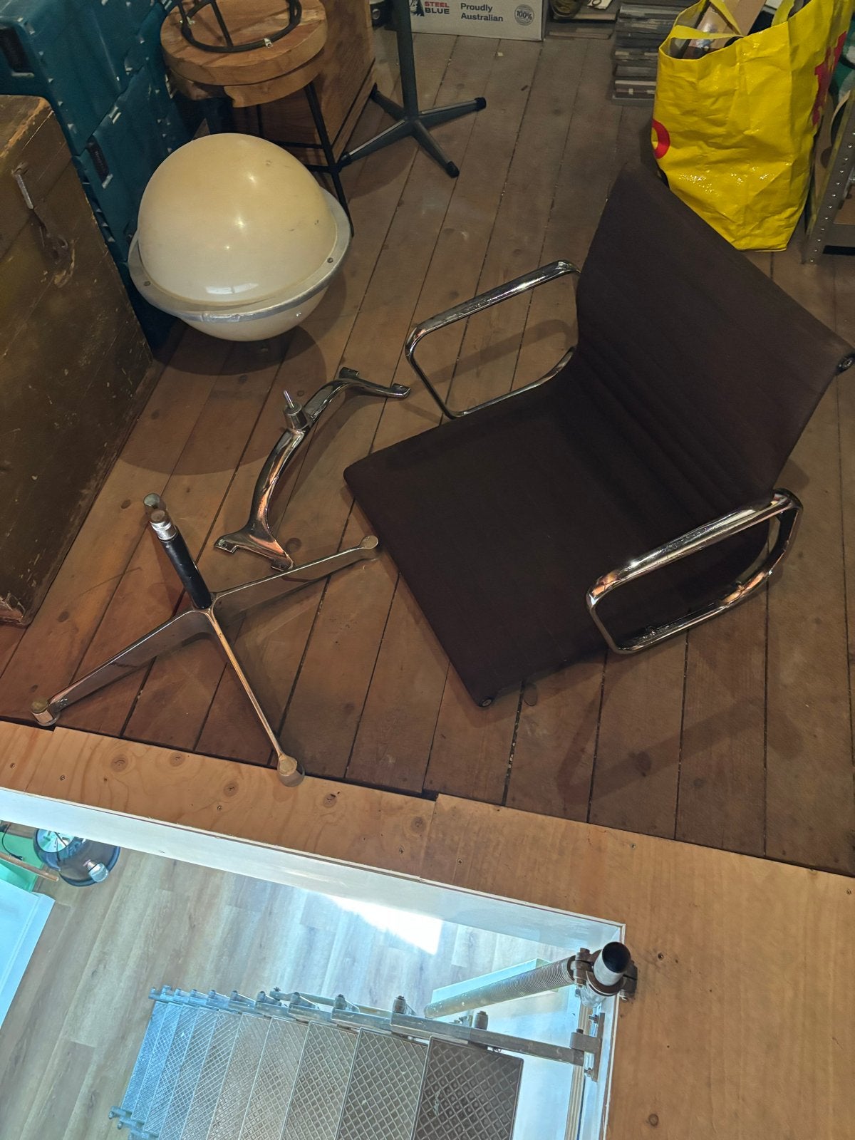 Vintage Eames herman miller bureaustoel, Ophalen, Gebruikt, Bruin, Metaal