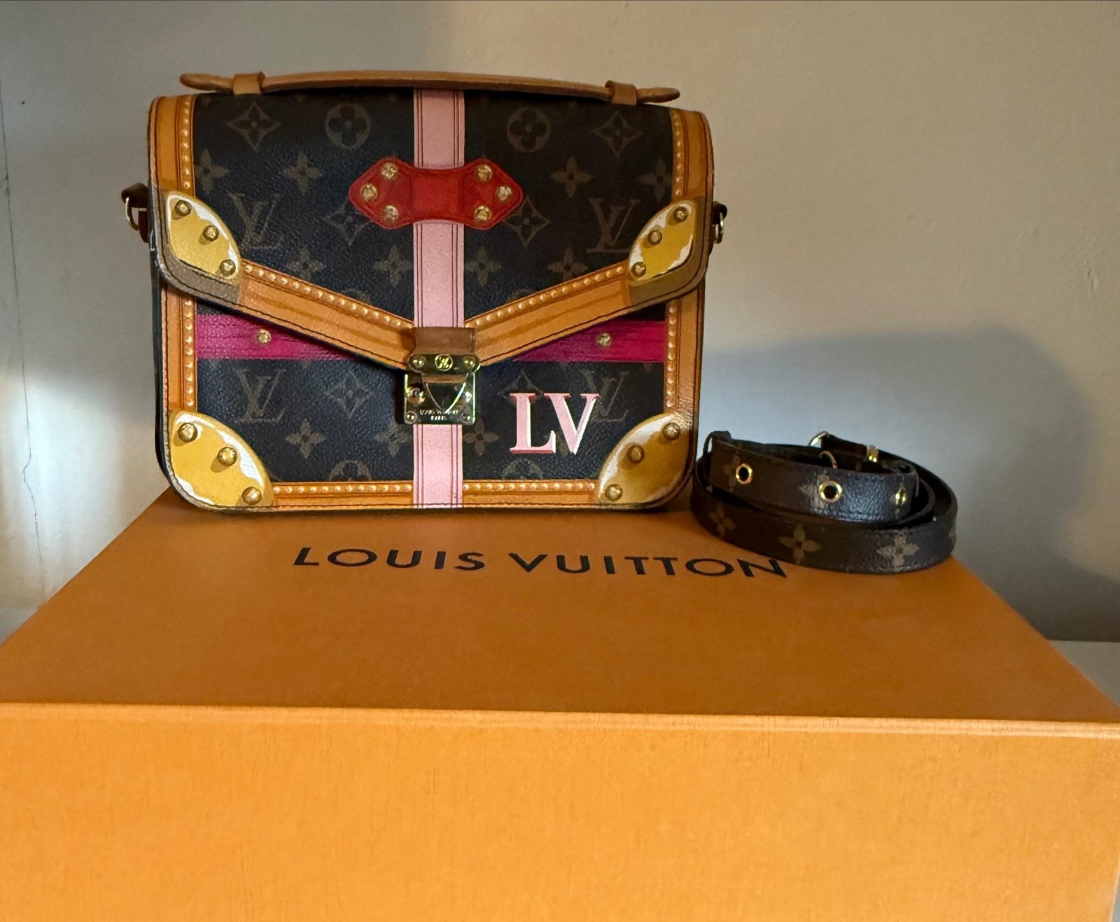Louis Vuitton Monogram Canvas Pochette Metis Trunk special, Ophalen of Verzenden, Gebruikt, Bruin, Schoudertasje