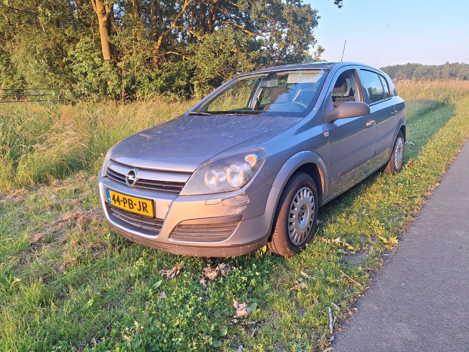 Opel Astra 1.4 16V 5D 2004 Grijs, Auto's, Voorwielaandrijving, Stof, 4 cilinders, Metallic lak