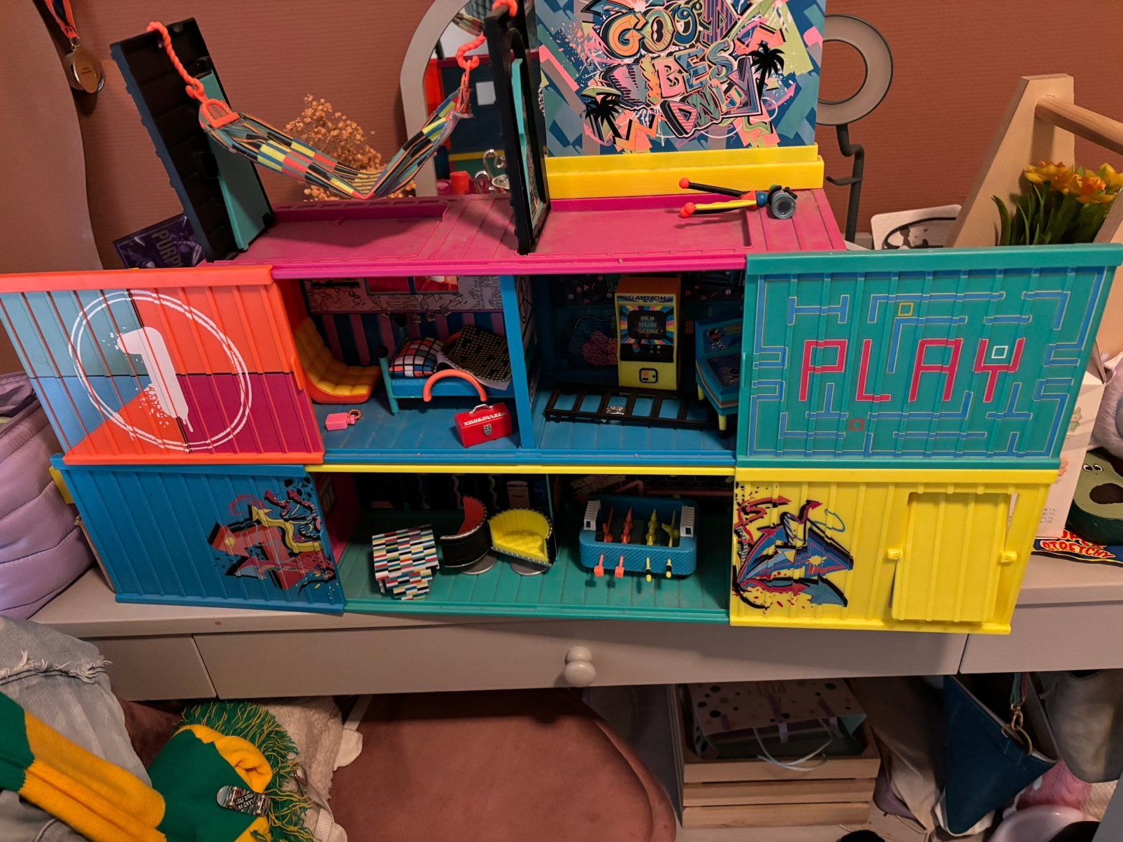 LOL huis, Kinderen en Baby's, Speelgoed | Poppenhuizen, Ophalen of Verzenden, Zo goed als nieuw, Poppenhuis