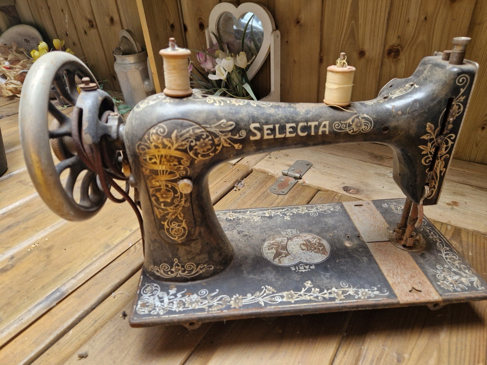 Oud frame van naaimachine, Ophalen
