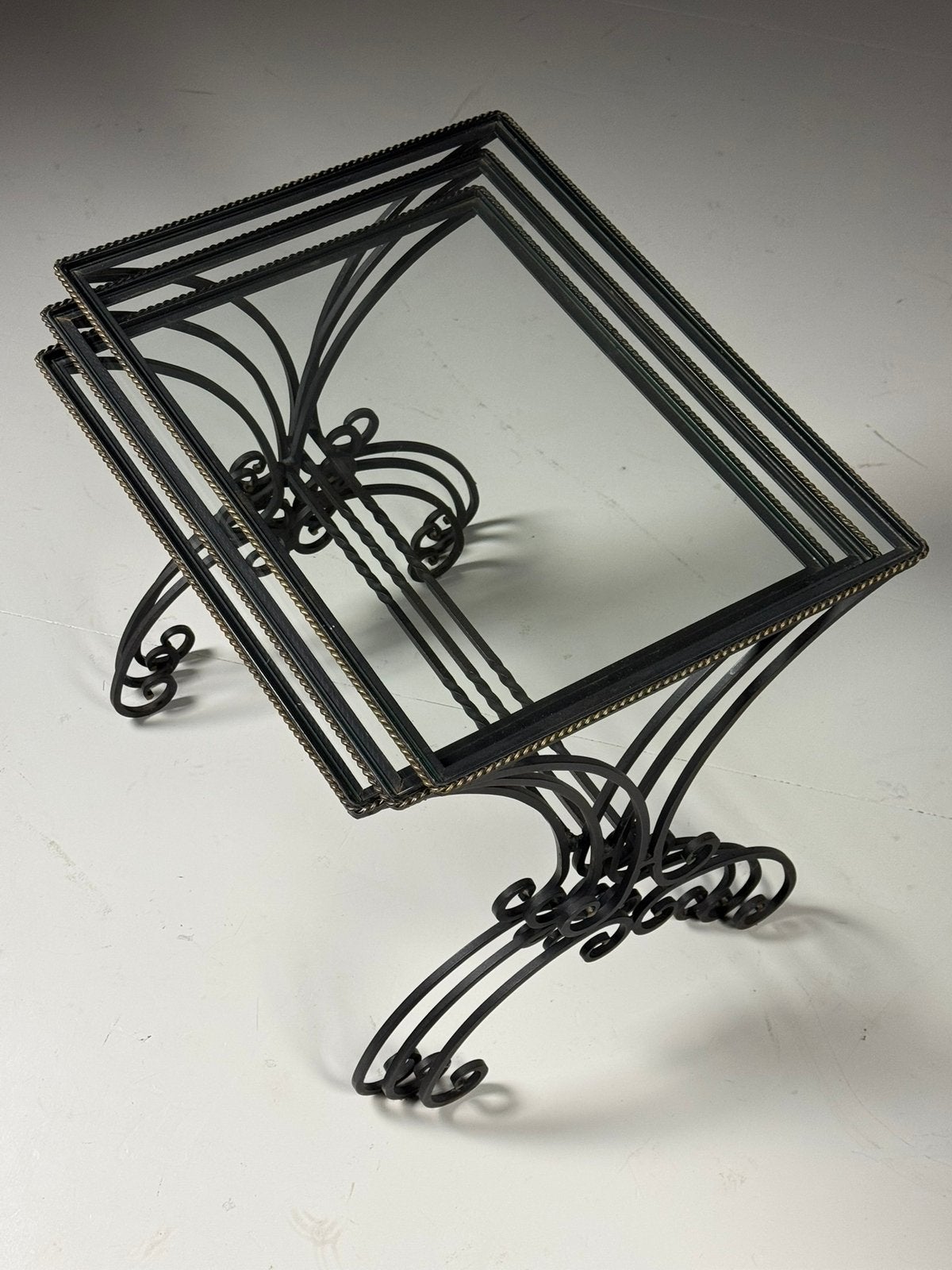 Set smeedijzeren nesting tables, Ophalen