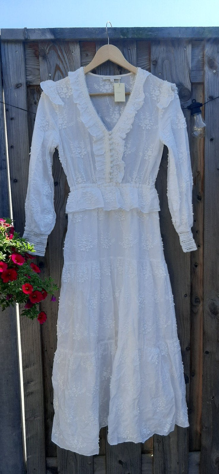 Prachtige lange witte jurk Maje met ruches, Kleding | Dames, Wit, Nieuw, Ophalen of Verzenden, Maje