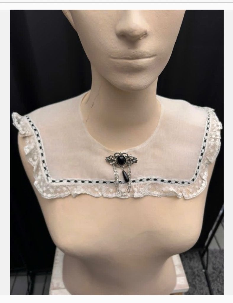 Antiek Zeer oud kraaagje, vierkante hals, gratis broche, Antiek en Kunst, Antiek | Kleding en Accessoires, Ophalen of Verzenden
