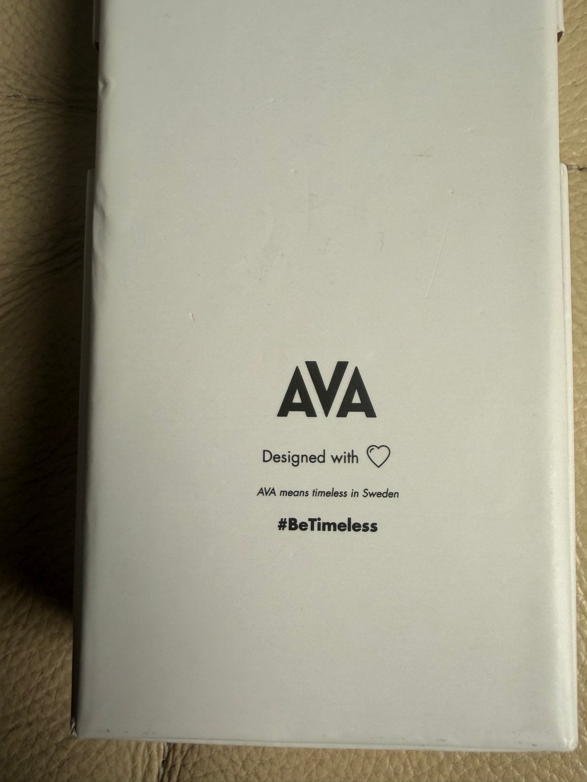 AVA dameshorloge goudkleurig met kristallen - Nieuw in doos, Sieraden, Tassen en Uiterlijk, Horloges | Dames, Overige merken, Overige materialen