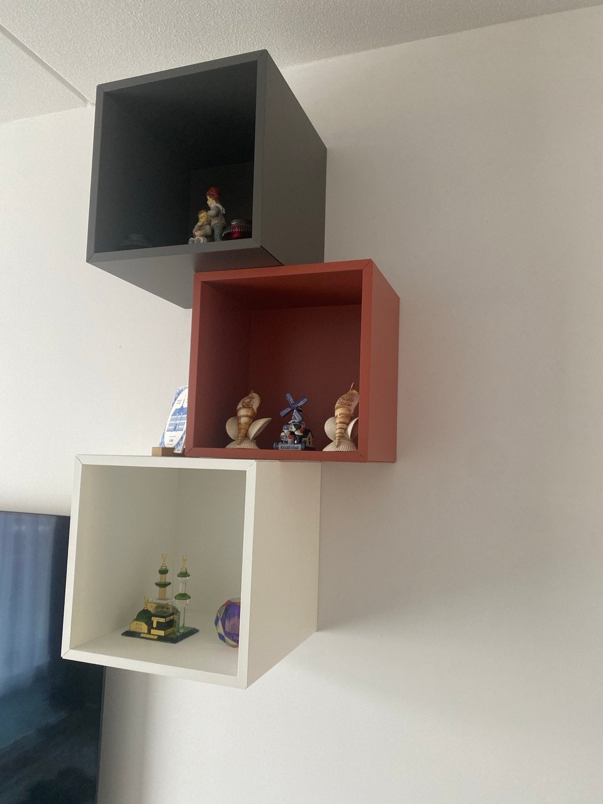 Set van 3 IKEA EKET Wandkubussen (met wandrails), Huis en Inrichting, Ophalen, Zo goed als nieuw