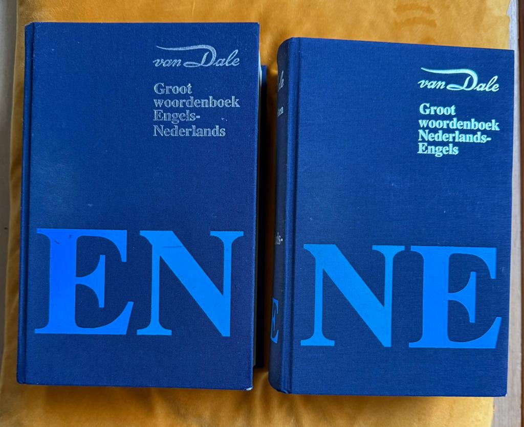 Twee Van Dale’s woordenboeken Engels <>Nederlands, Ophalen of Verzenden, Gelezen, Van Dale, Engels