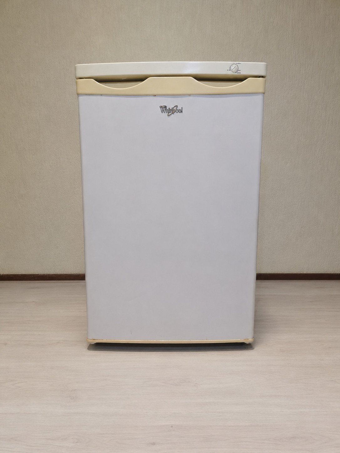 Whirlpool vriezer met 4 lades - Compact en efficiënt, Gebruikt, 75 tot 100 liter, Met aparte vriezer, 45 tot 60 cm