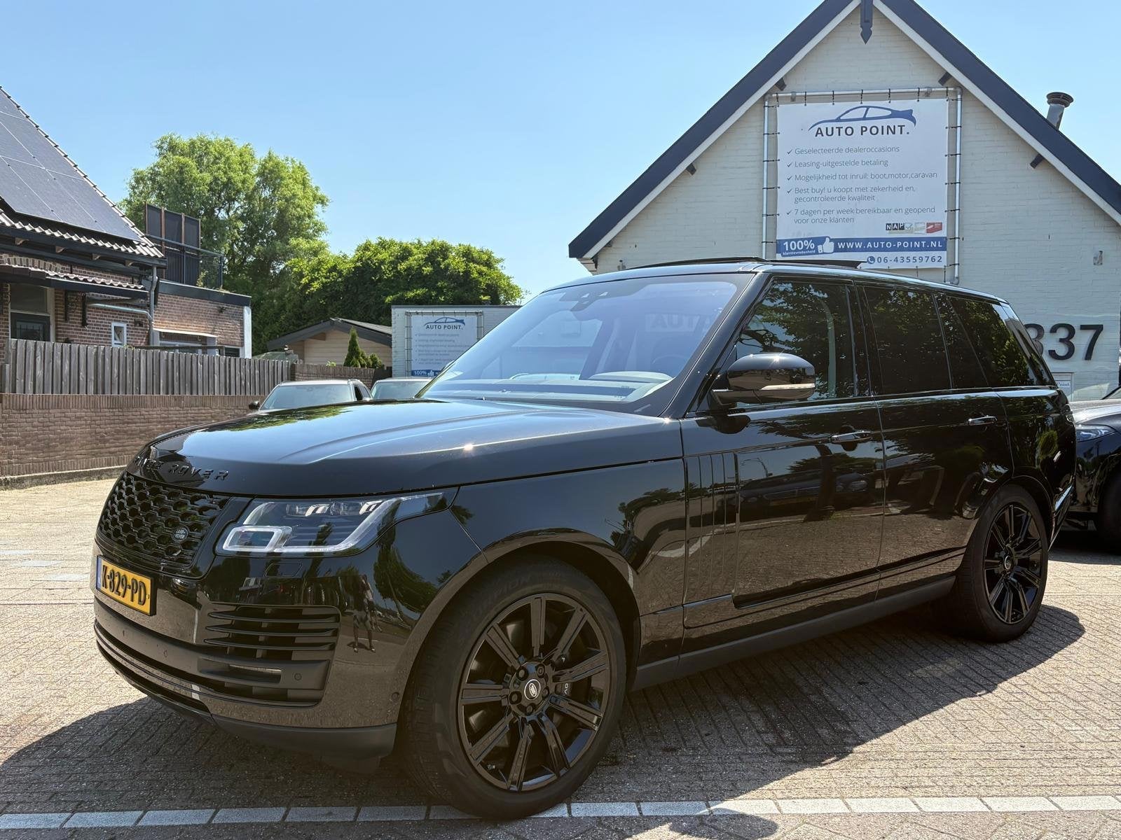 Land Rover Range Rover P400 BLACKPACK/109800KM/PANO/ZEER COM, Automaat, Dealer onderhouden, Gebruikt, Zwart