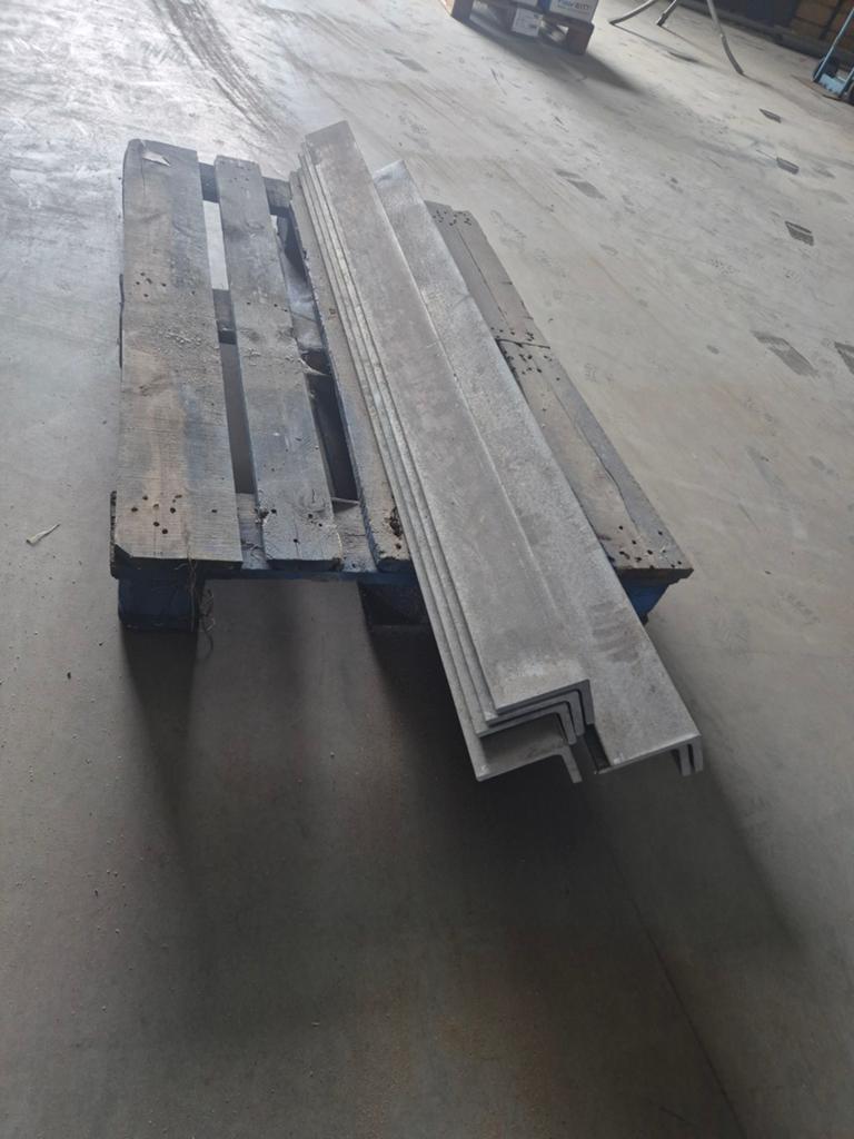 Gegalvaniseerde stalen latei 100x100x10mm 1500mm lang 6stuks, Doe-het-zelf en Verbouw, Metalen, Ophalen, Nieuw, IJzer