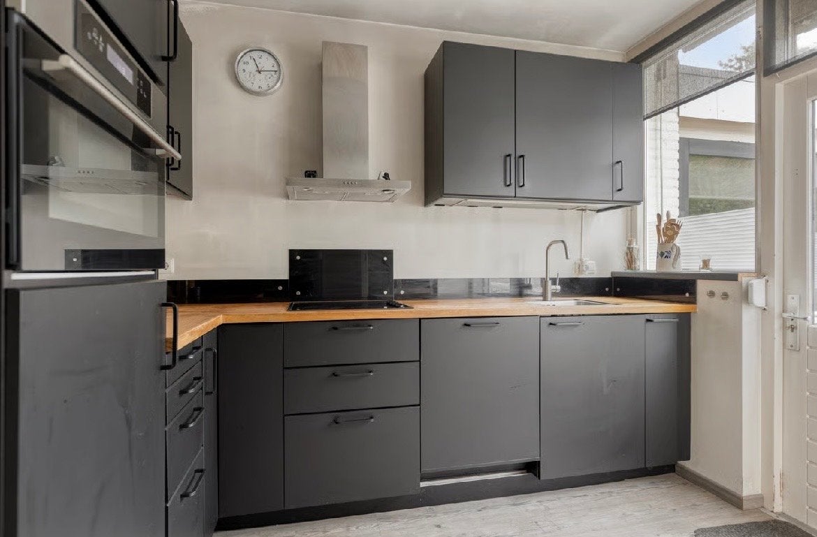 Nette IKEA keuken zwart met apparatuur (excl. oven), Ophalen, Gebruikt, Zwart, Hoekkeuken