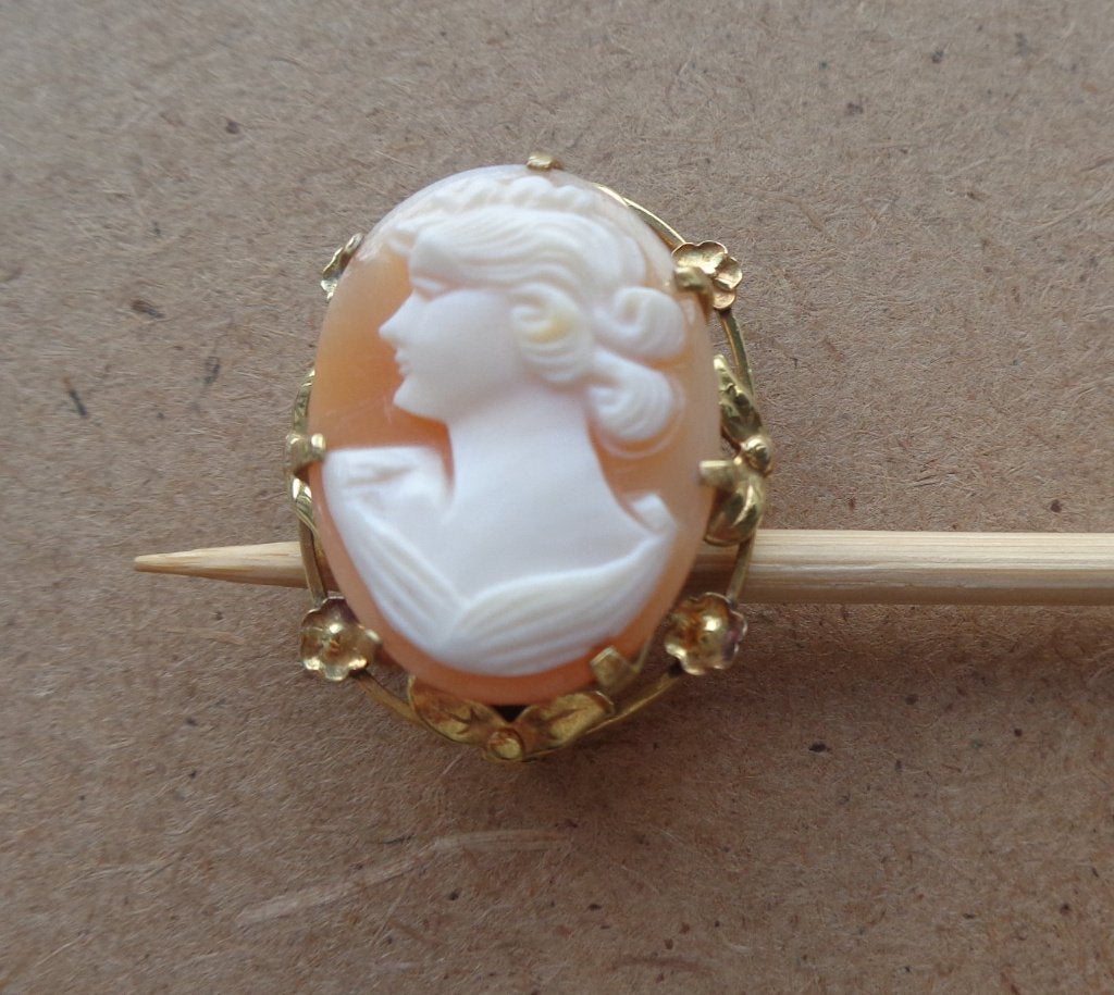 9 karaat gouden broche met camee [959], Sieraden, Tassen en Uiterlijk, Antieke sieraden, Verzenden, Goud, Broche, Met edelsteen