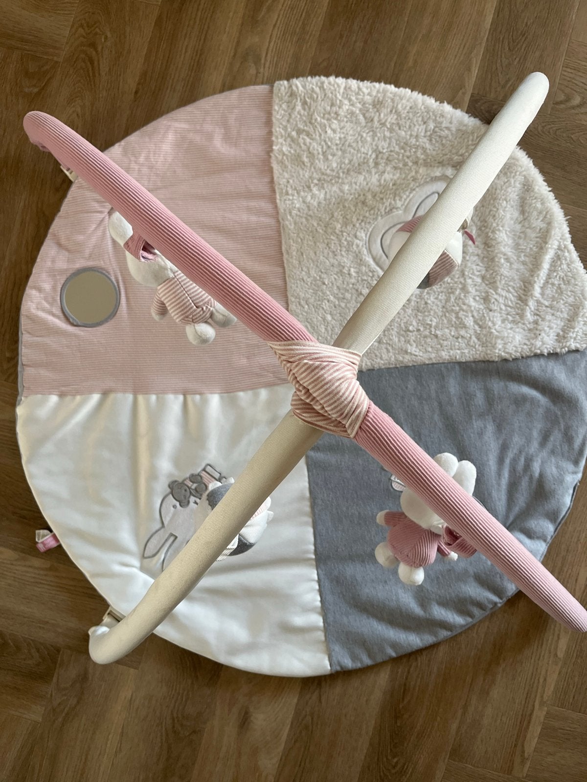 Speelkleed Nijntje met speelbogen en speeltjes, Ophalen, Gebruikt
