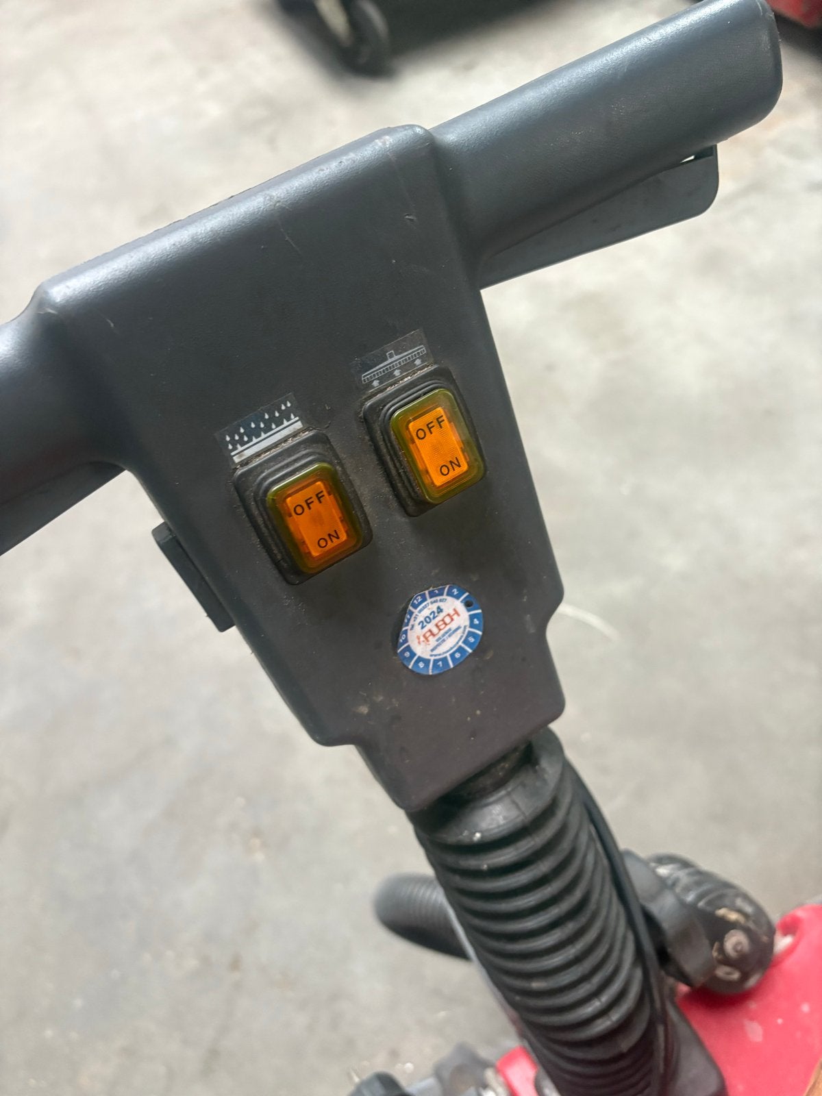 Cleanfix Schrob-/Zuigmachine - Goedwerkend, Ophalen, Gebruikt, Schrobmachine, K