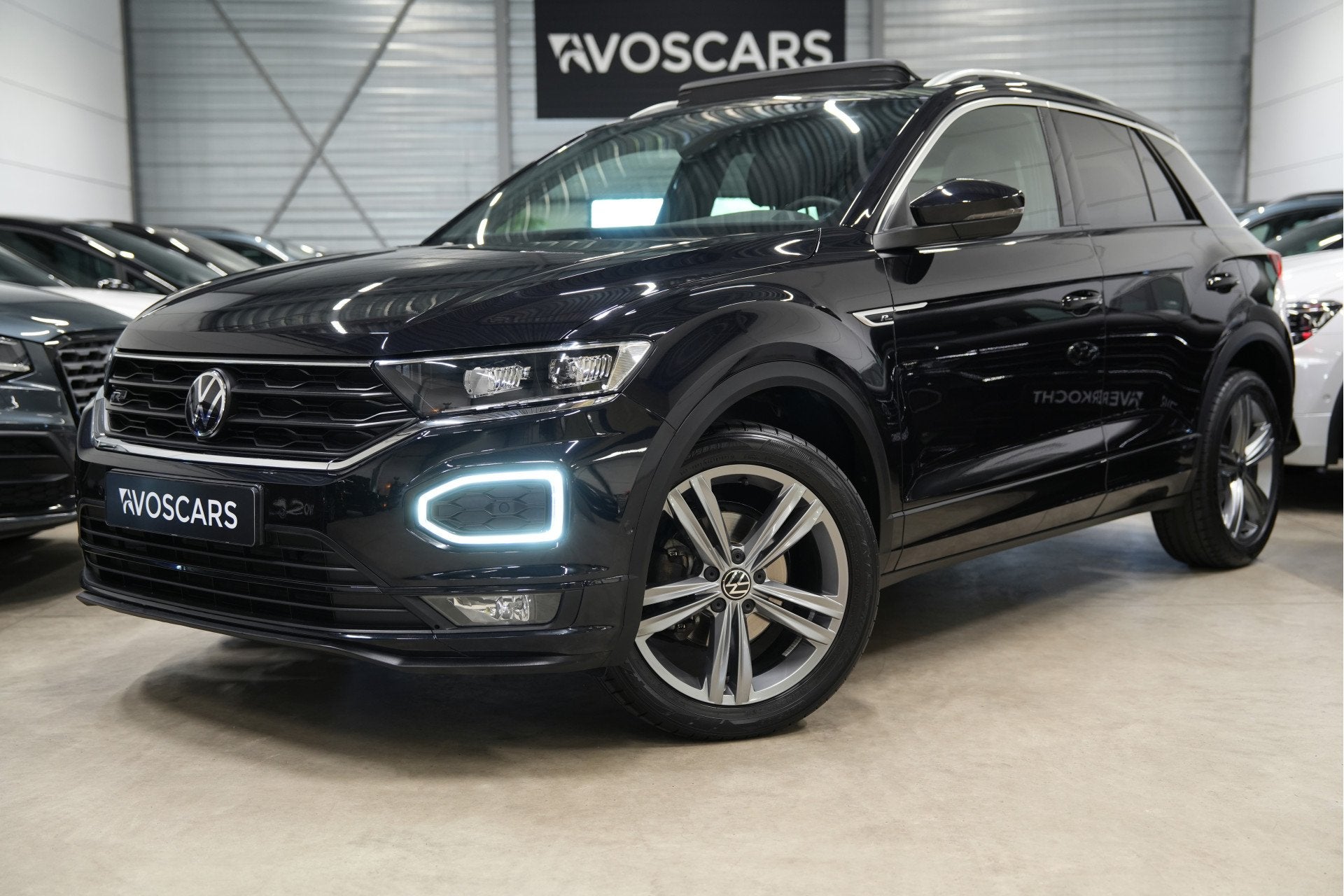 Volkswagen T-Roc 1.5 TSI 3x R-Line DSG * Trekhaak - Pano - V, Dealer onderhouden, 4 cilinders, Leder en Stof, Zwart