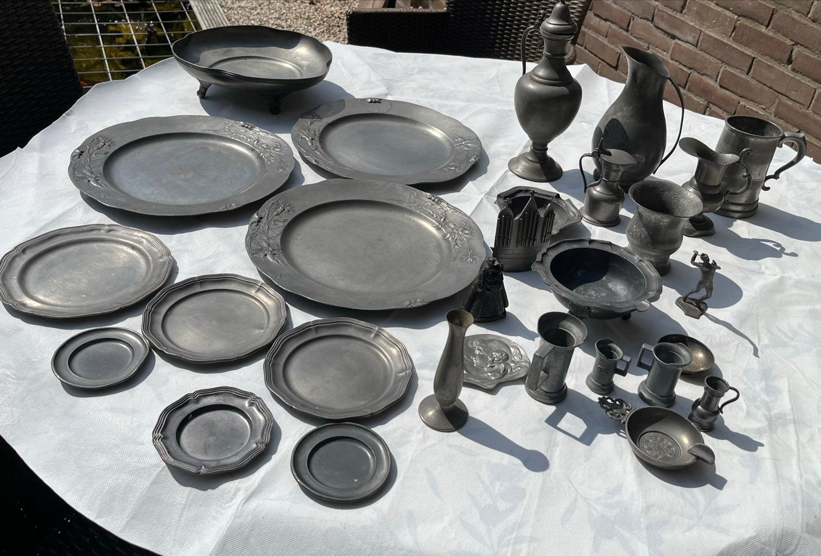 Grote collectie tinnen servies en decoratie, Ophalen
