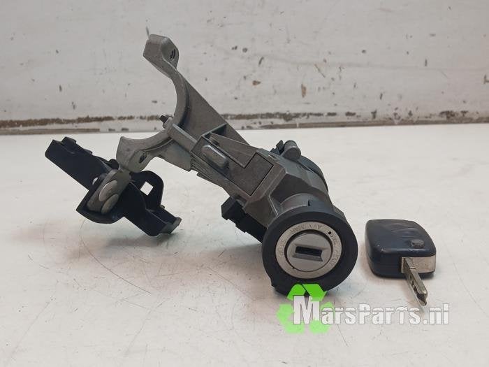 Kontaktslot + Sleutel van een Fiat Punto Grande