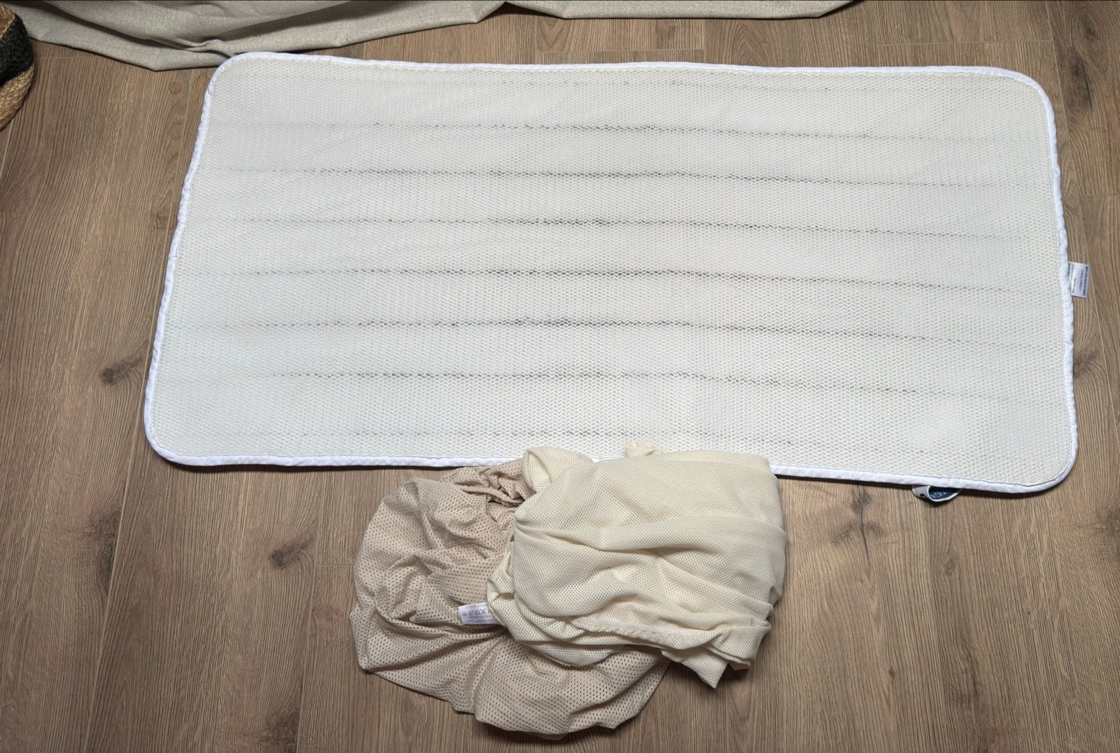 2x AeroSleep matrasbeschermer + hoeslakens ledikant, Kinderen en Baby's, Kinderkamer | Beddengoed, Ophalen, Jongetje of Meisje