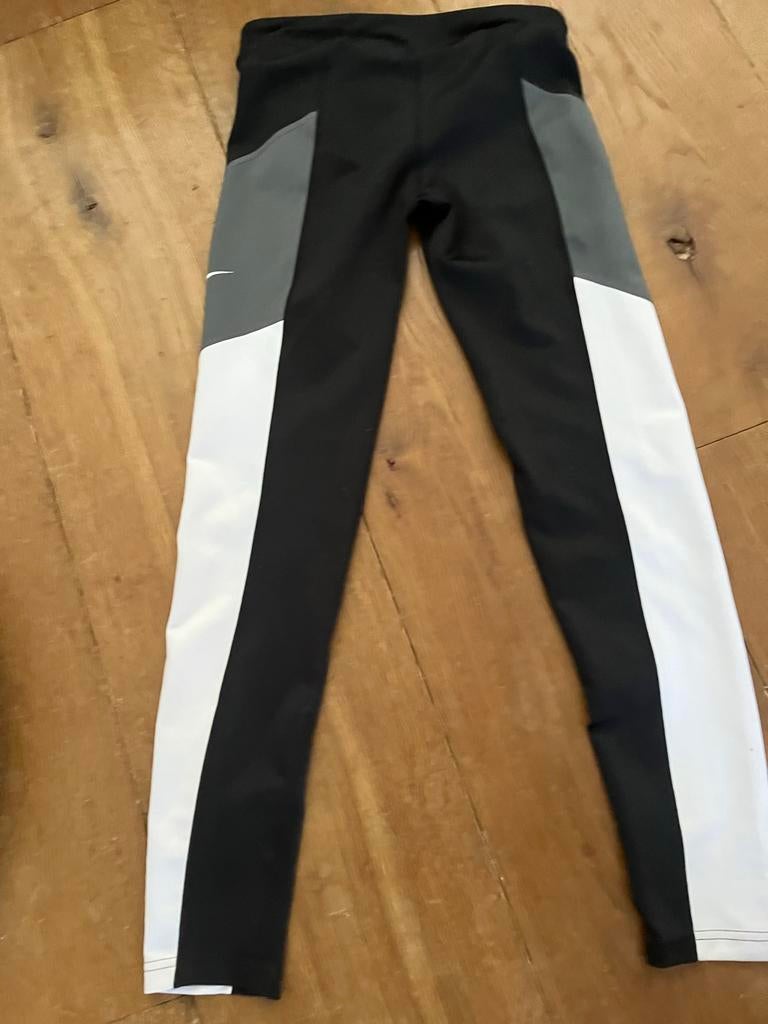 Nike sportlegging zwart/wit/grijs - Maat XL (176), Kinderen en Baby's, Kinderkleding | Maat 176, Ophalen of Verzenden, Zo goed als nieuw