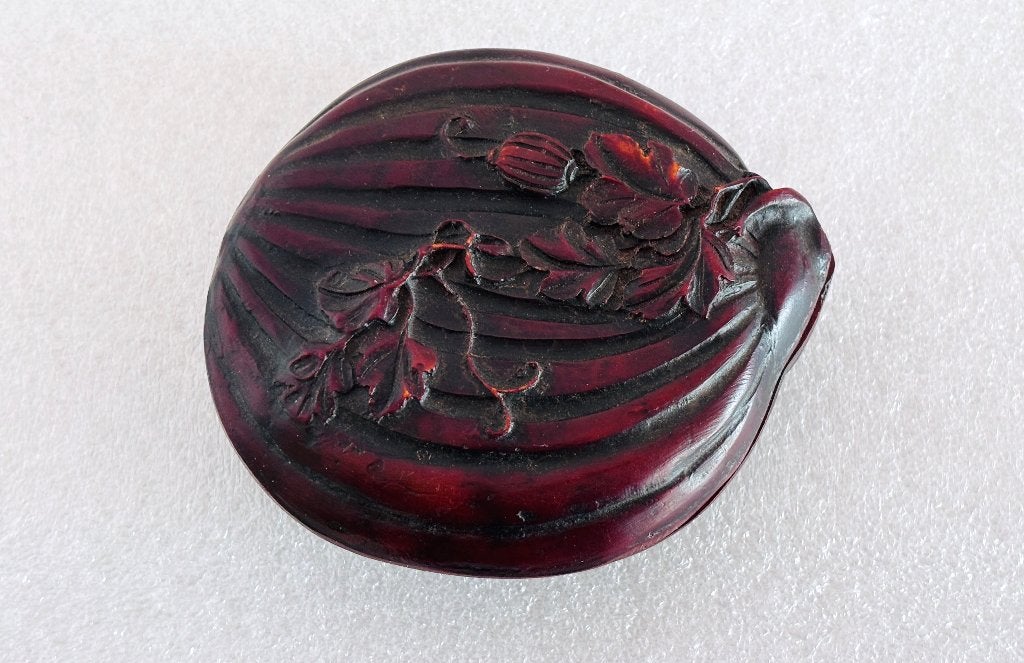 Mooi Vintage Chinees Doosje Pocket Shrine Hong Kong Snijwerk, Ophalen, Gemerkt, 3 cm, China