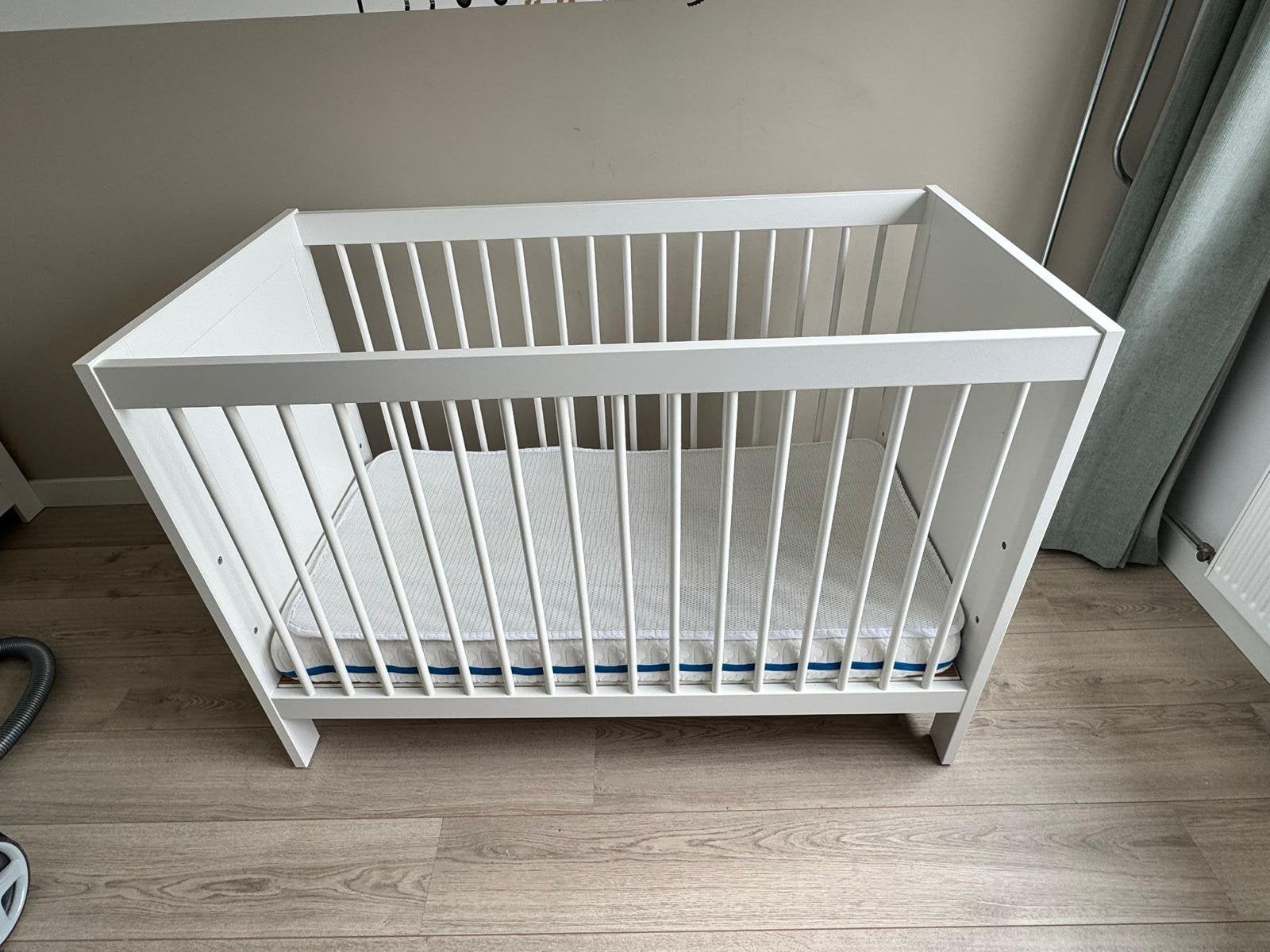 Ledikant met aerosleep matras+aerosleep matrasbeschermer, Ophalen, Zo goed als nieuw, Ledikant