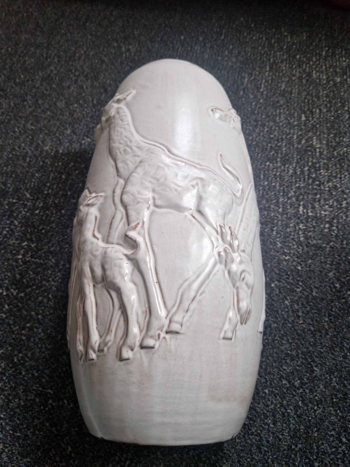 Mooie Mobach vaas met giraffen reliëf, Antiek en Kunst, Antiek | Vazen, Ophalen of Verzenden