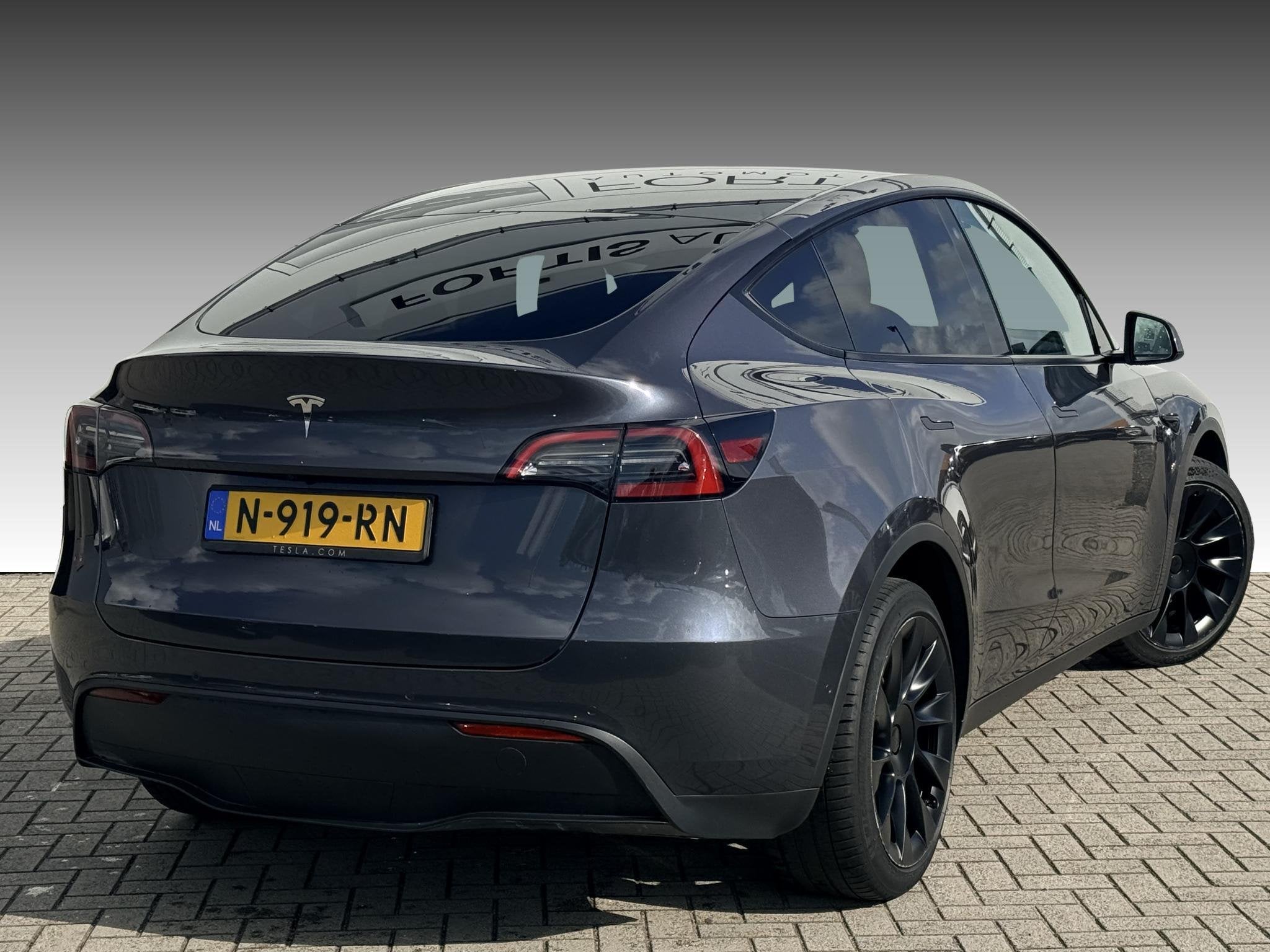 Foto 3 van Tesla Model Y Long Range AWD 75 kWh NL-AUTO | PANODAK | LEDE