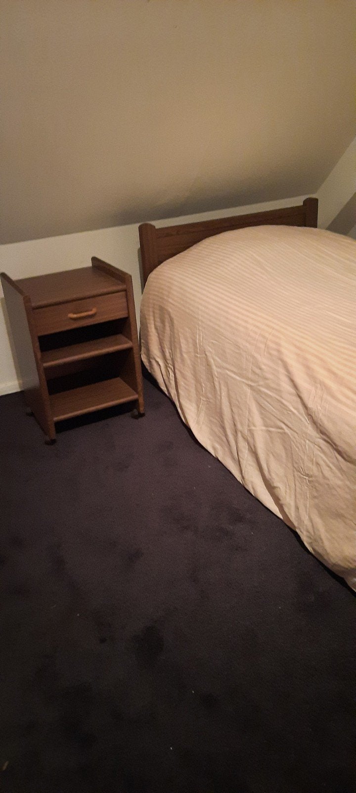 Zgoh seniorenledikant+nachtkastje met wielen merk Vroomshoop, Huis en Inrichting, Slaapkamer | Bedden, Ophalen, Eenpersoons, Hout