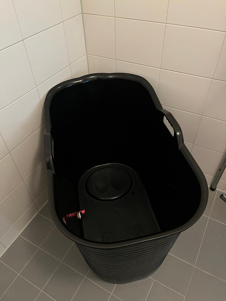 Compact vrijstaand bad - ideaal voor kleine badkamers, Ophalen of Verzenden, Zo goed als nieuw, Met bad