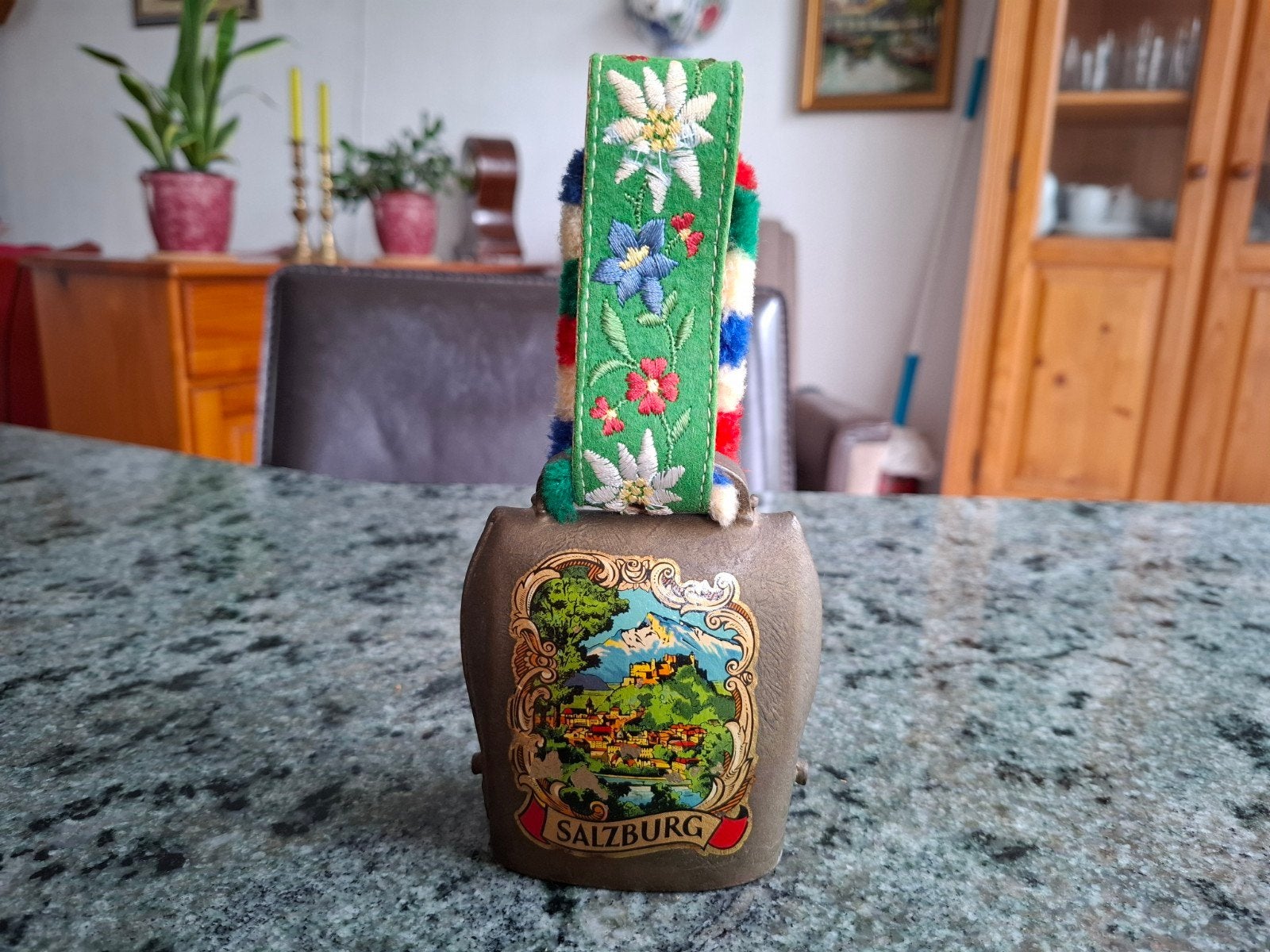 Koebel:authent.zware Oostenrijkse bel met afb.van Salzburg, Ophalen, Gebruikt