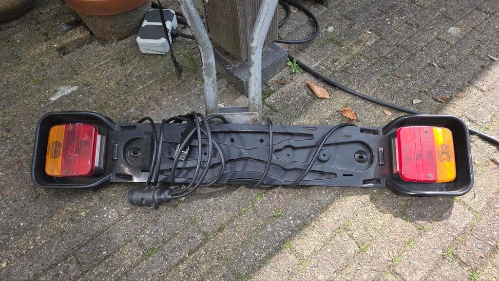 Fietsendrager met lichtbalk, Ophalen, Trekhaakdrager
