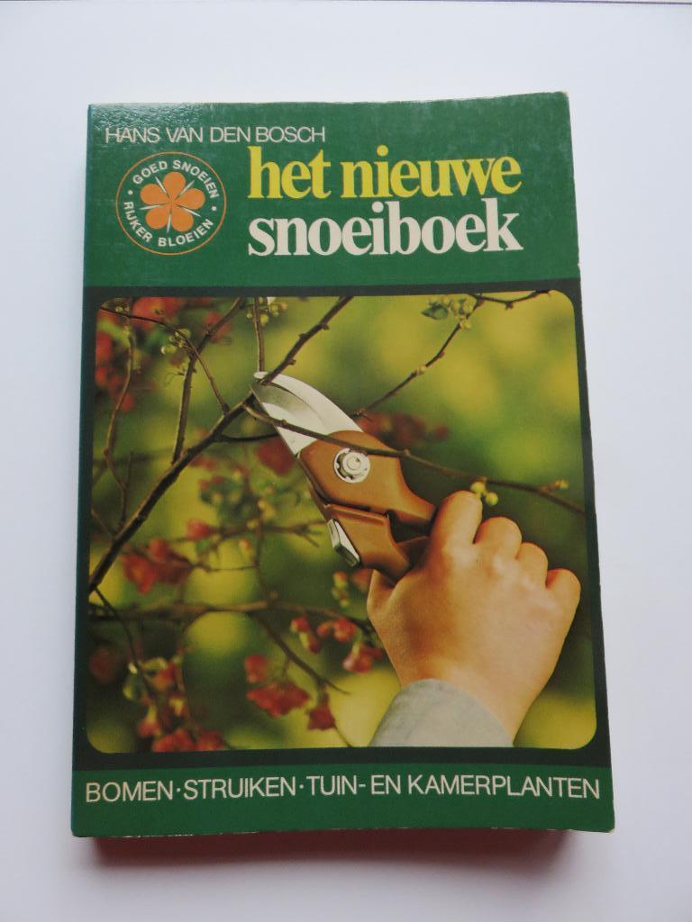 Het nieuwe snoeiboek Hans van den Bosch, Ophalen of Verzenden, Zo goed als nieuw, Tuinieren en Tuinplanten